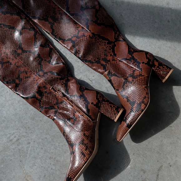 Kurt Geiger Oxblood burgundy snake skin boots - Picture 6 of 12